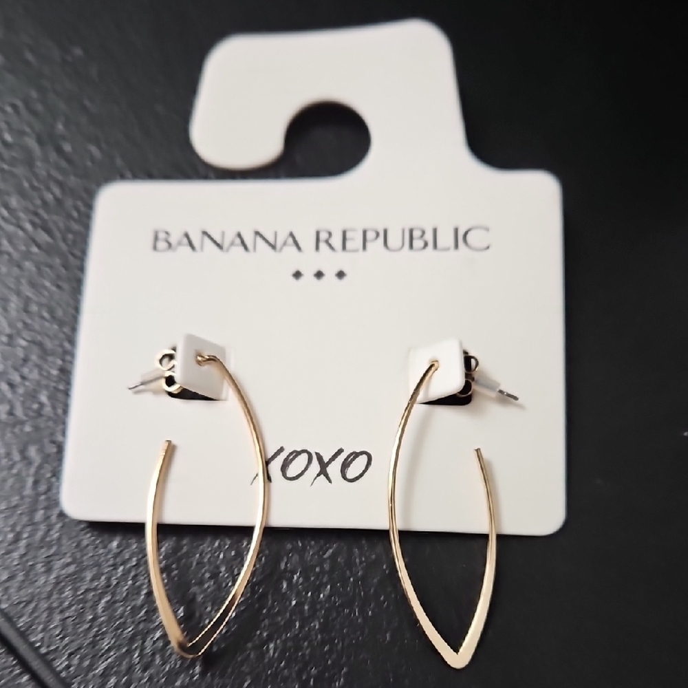 NWT Banana Republic Xoxo Gold Oval Hoop Earrings